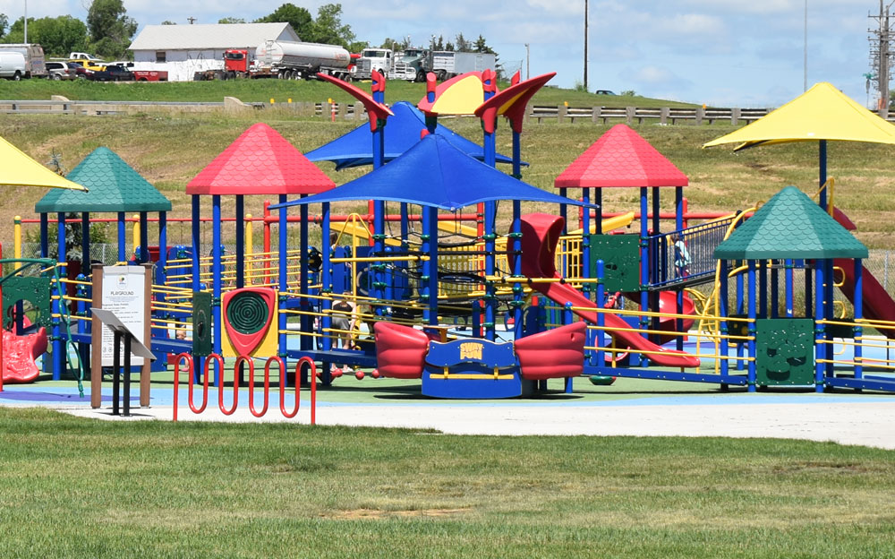 Click the Come to Bismarck-Mandan and Enjoy More Quality Family Time slide photo to open
